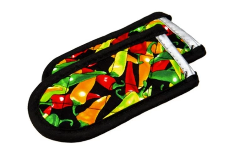 Lodge Set Of 2 Fabric Handle Holders, Multi Color Peppers 3 Lodge Set Of 2 Fabric Handle Holders, Multi Color Peppers